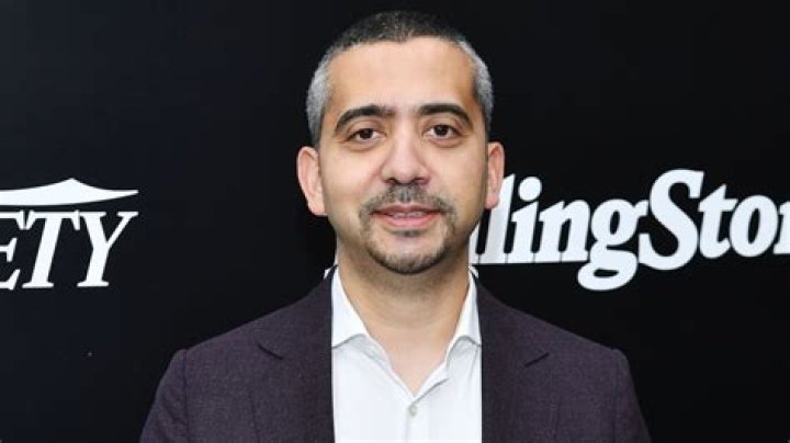 A Glimpse into Mehdi Hasan's Family Life: His Wife's Picture Unveiled